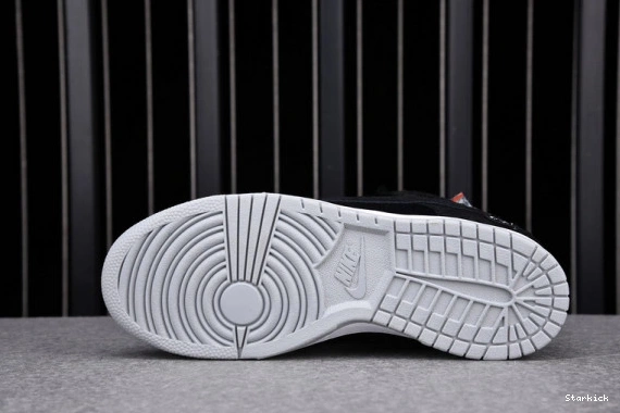 Toy (2020) Low Dunk Nike Medicom CZ5127-001 SB 0824
